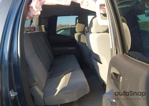 2010 Toyota Tundra Grade 4.6L V8 z USA, uszkodzony, nr VIN 5TFUM5F15AX009238